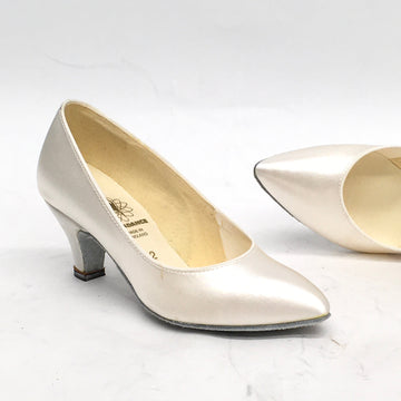 Ray Rose / Artsport: Bora 107 Non-Elastic Throat Pump | White Satin | 2.5" Slim