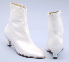 Maggies: FemBot-a-Bootie: Pearl Lustre | 1.75" Kitten | MED | Suede Sole