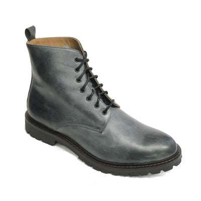 Werner Kerns Paare: Ewan Workboot | Distressed Charcoal Buffalo | Rubber Lugged Sole | MED/WIDE | 1.0" Standard